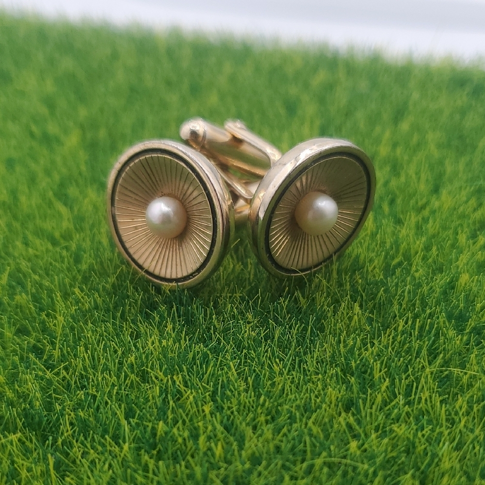 Pearl Sunrise Cufflink Overflow